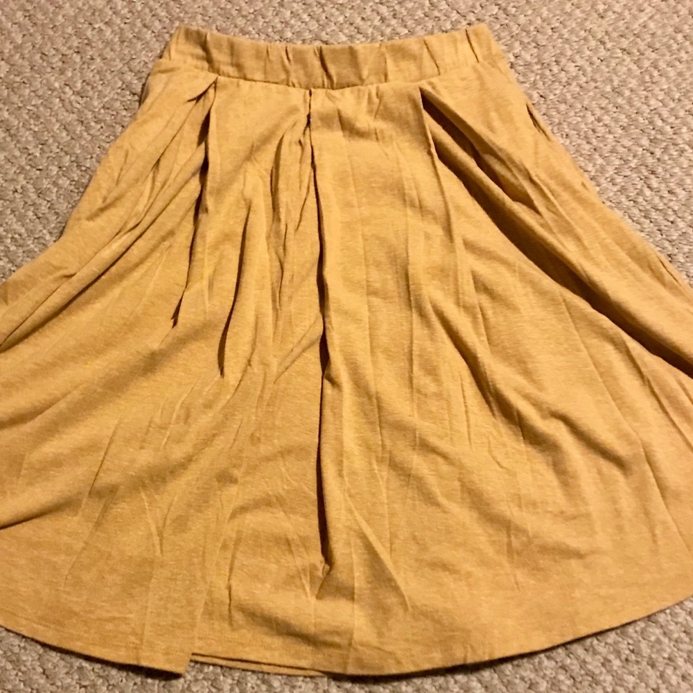 5/$30 Yellow LuLaRoe Madison Skirt Medium